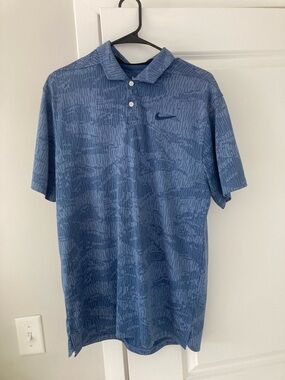 Nike Men’s Blue Patterned Short-Sleeve Polo